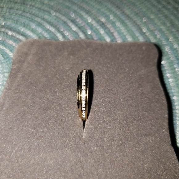 A set of brand new gold plated wedding rings. - Picture 3 of 6